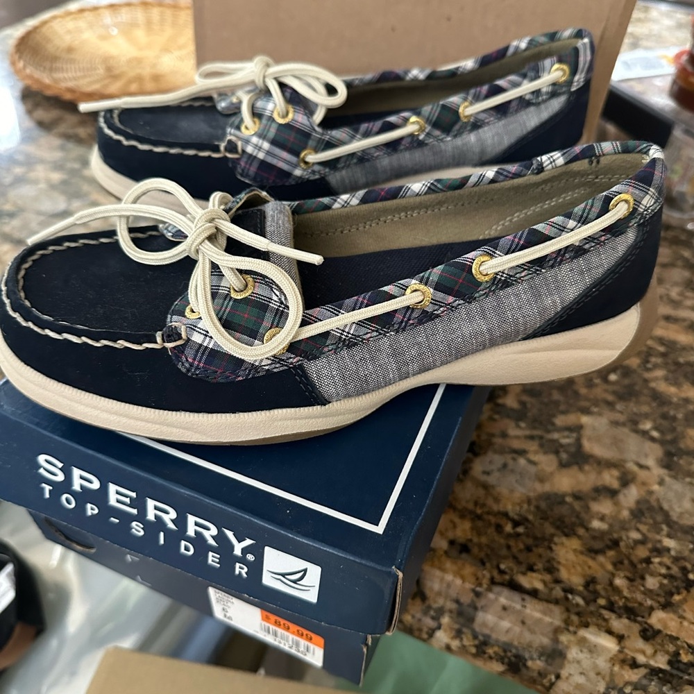 SPERRY LAGUNA TOP-SIDER in NAVY PLAID. Size 6. New in Box. No tags